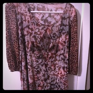 Mid sleeve sheer leopard print shirt